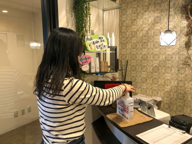 お客様への手指消毒